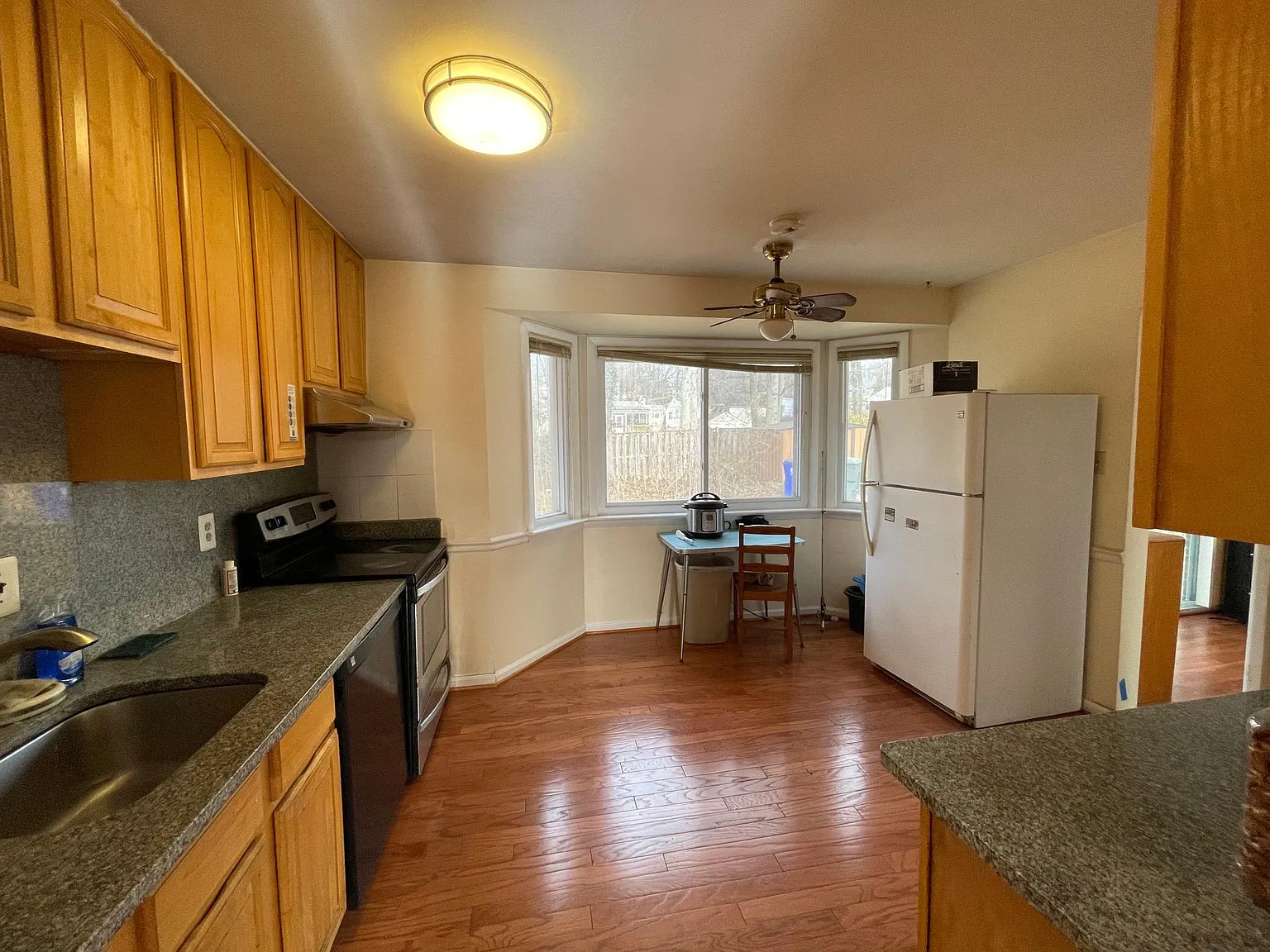 5 bed, 2350 sqft, $900 — Photo 3