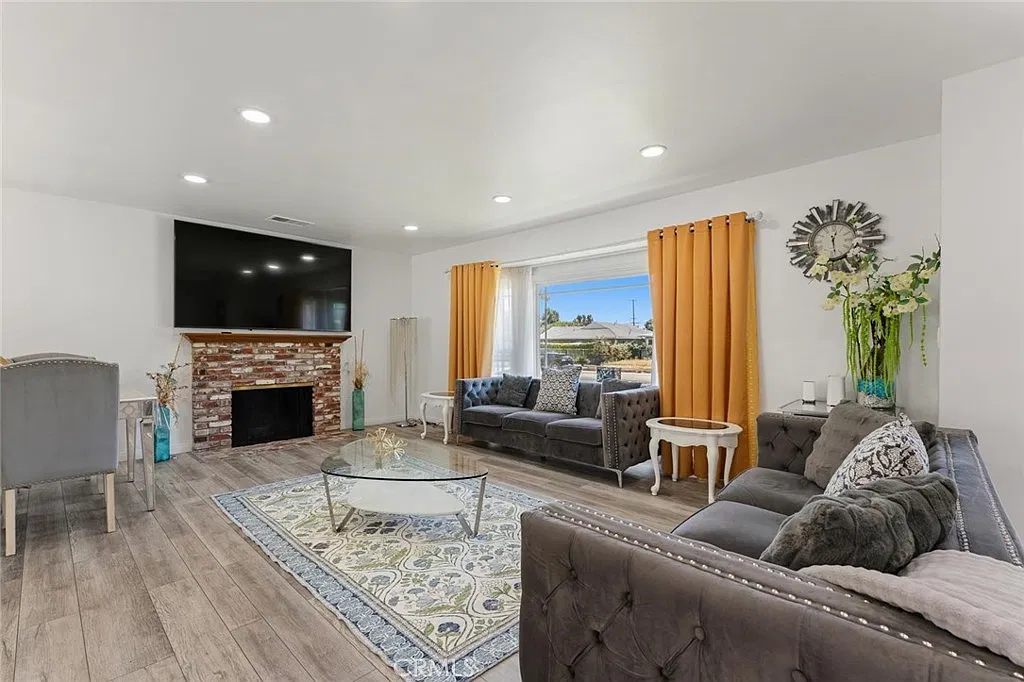 3 bed, 1502 sqft, $4,950 — Photo 3