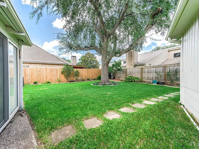 12302 Piping Rock Dr — Photo 36