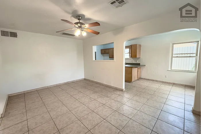 2517 E Culver St — Photo 9
