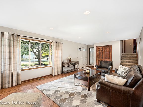 5th image of 106 N Whispering Hills Dr
