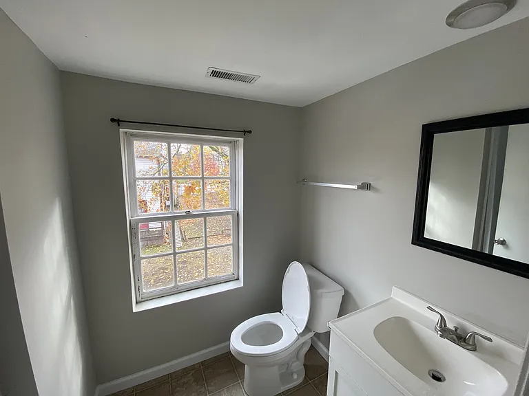 114-116 W High St #114 — Photo 7