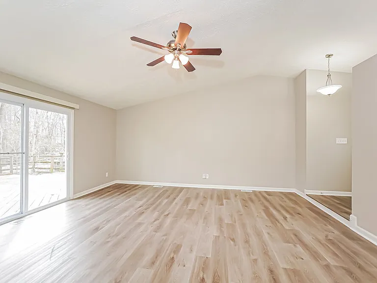 1531 Creekside Ln — Photo 7