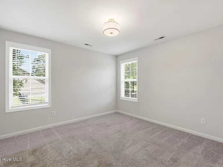 105 Village Dr — Photo 38