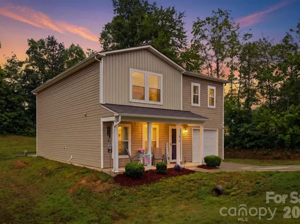 1916 Country Way, Hickory, NC 28601