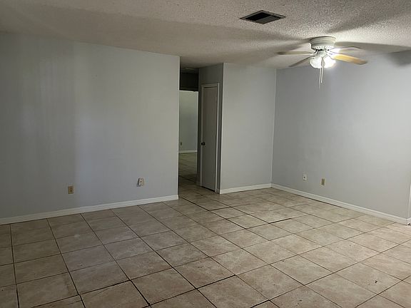 3rd image of 1519 Virginia Ave