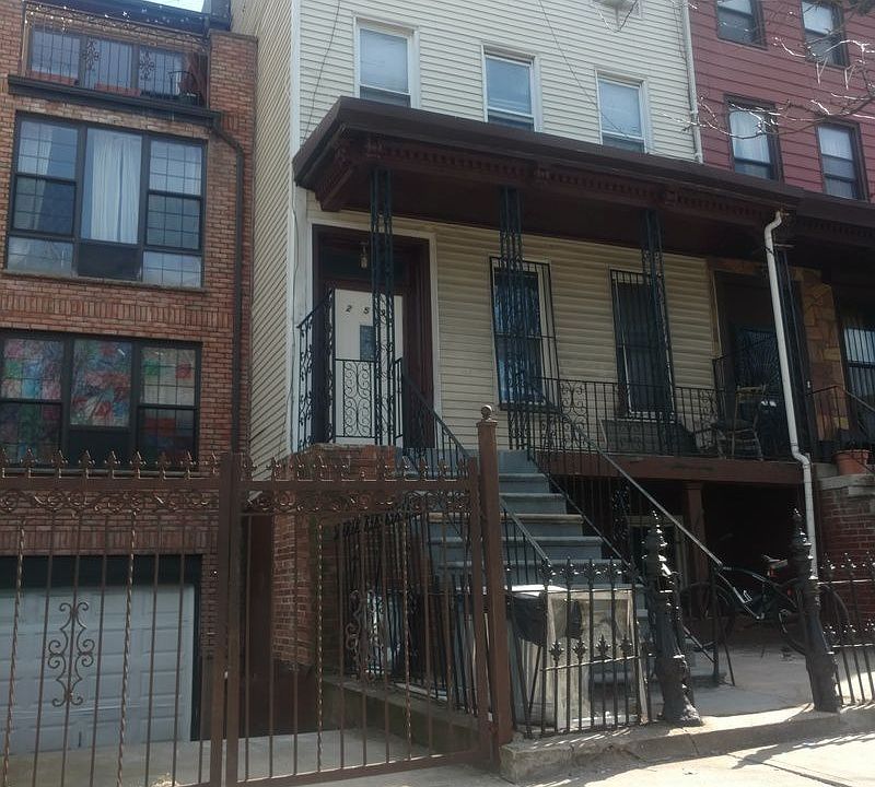 1st image of 259 Tompkins Ave #1