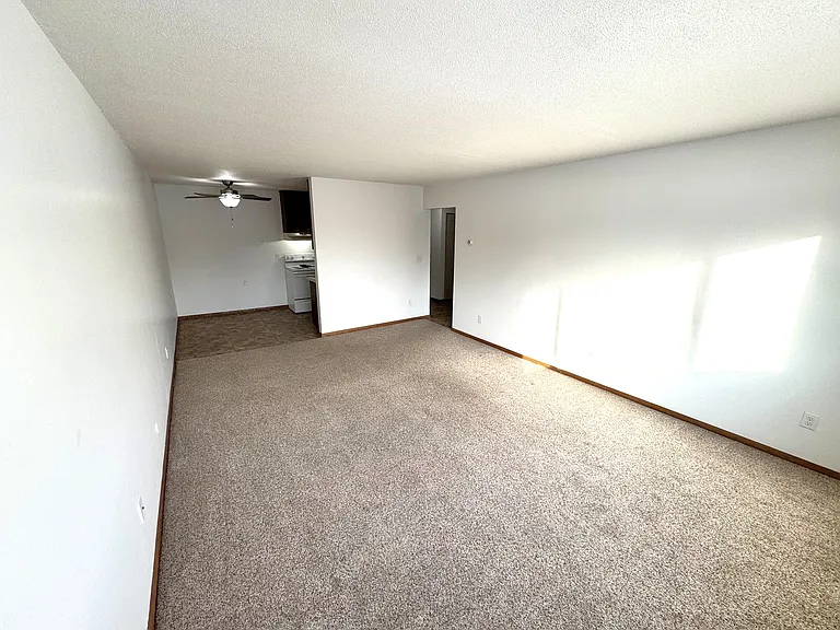 Golfview Apartments — Photo 11