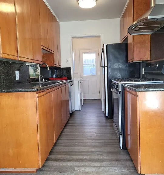 3129 Roberts Ave — Photo 4