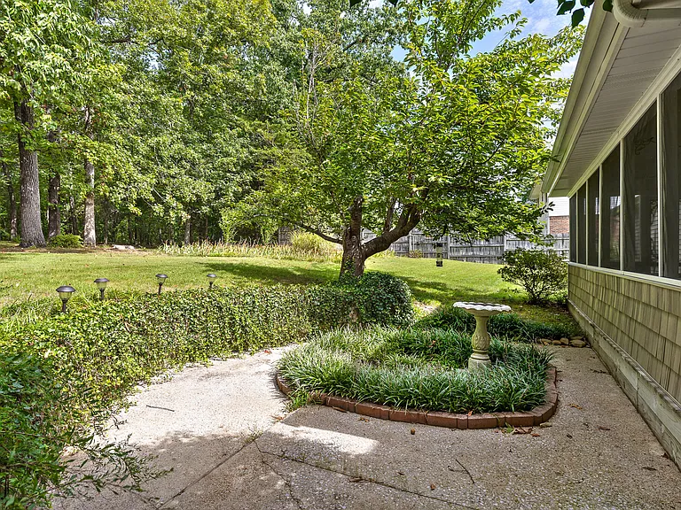 8693 Arbutus Dr — Photo 6