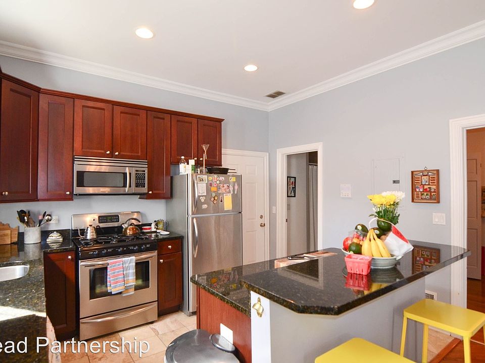 1st image of 1615 N Wood St #2B