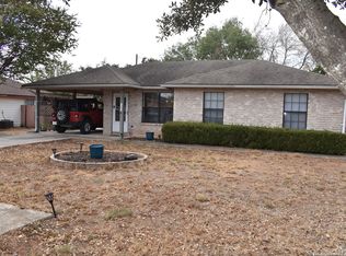 1203 W Hondo Ave, Devine, TX 78016