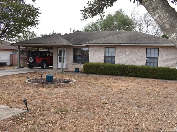 1203 W HONDO AVE, Devine, TX 78016