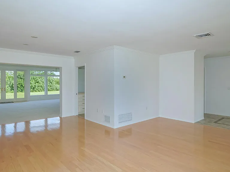 3111 Post Rd — Photo 20