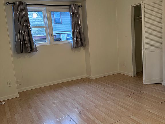 5th image of 1633 Taylor Ave W