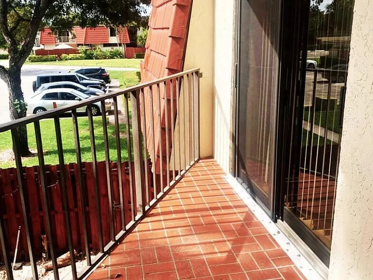 3915 Victoria Dr NE — Photo 12