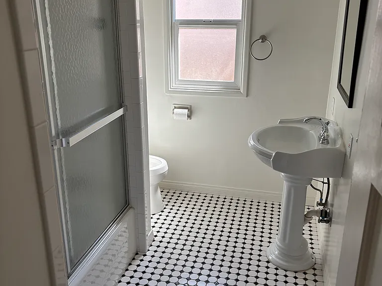 2625 Cedar St — Photo 8