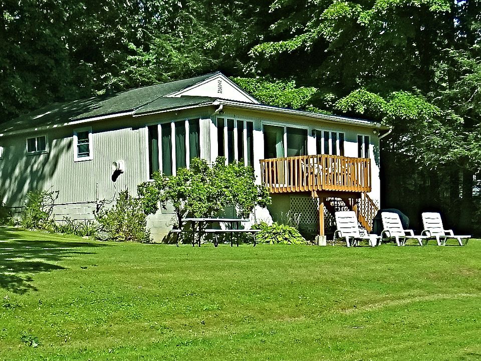 Year-round Lakefront Cottage