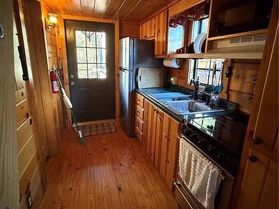 3rd image of 157 Wolf Ln #12