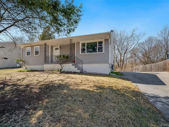 34 Pine Echo Drive, Poughkeepsie, NY 12601