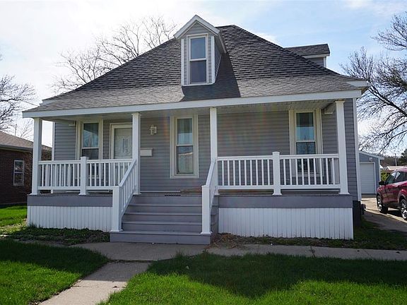 2nd image of 631 N Cedar St