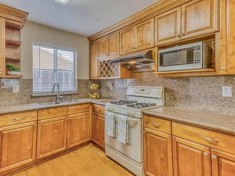 312 Grace Cir — Photo 12