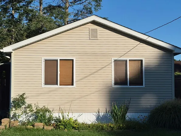 54 Royalton St, Chicopee, MA 01020