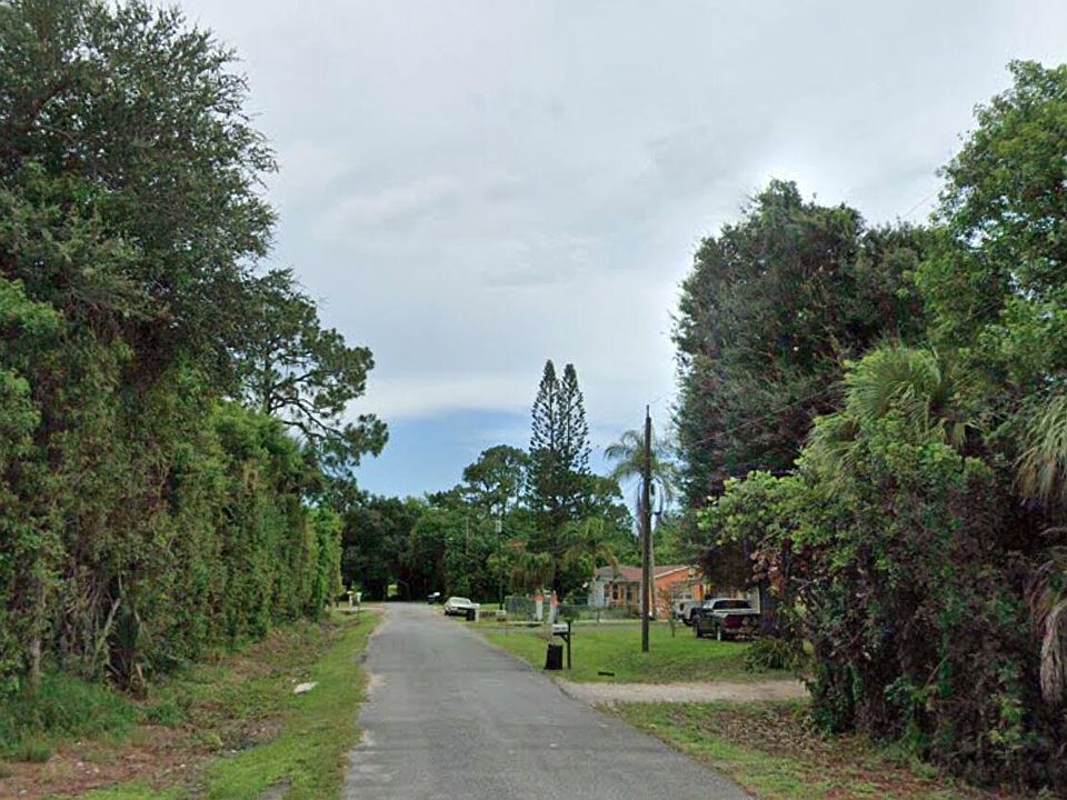 2nd image of 2001 N 51st Court