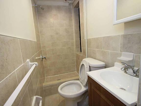 5th image of 118 Macdougal St APT 17