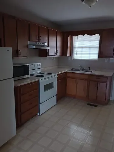 2 bed, 1000 sqft, $1,050 — Photo 2