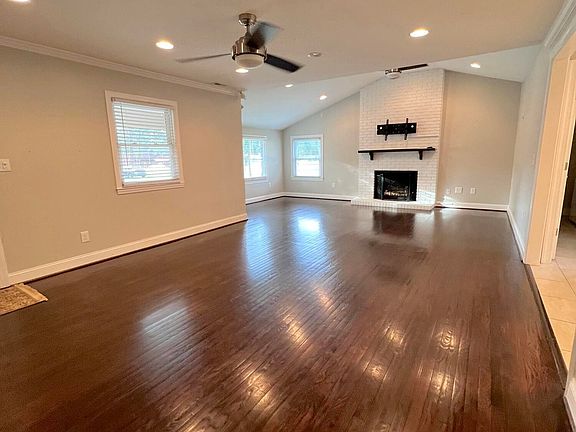 4th image of 3354 Clubview Drive