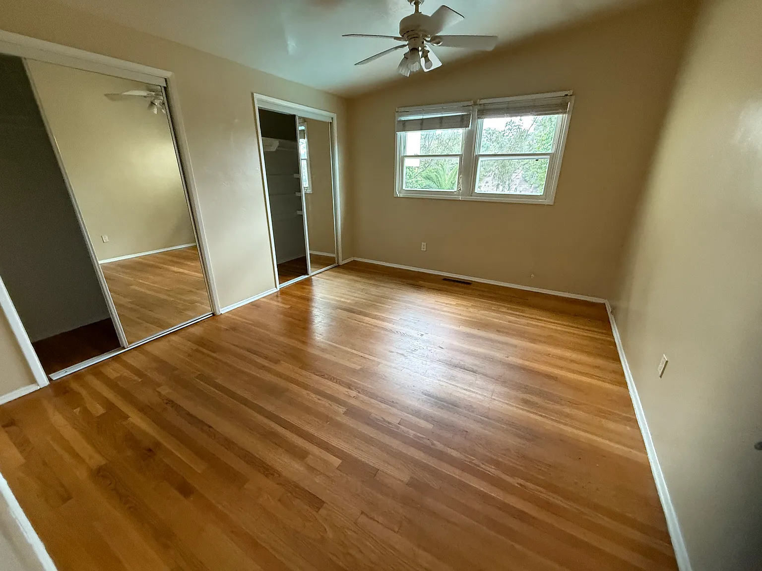 6 bed, $11,595 — Photo 2