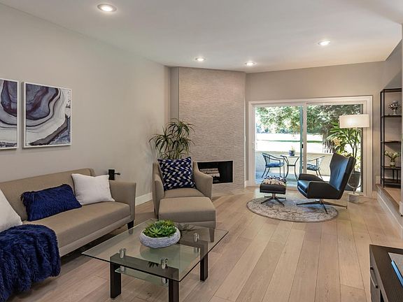 2nd image of 2451 Golf Links Cir