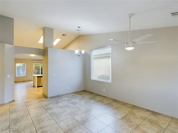 5th image of 5001 W El Campo Grande Ave