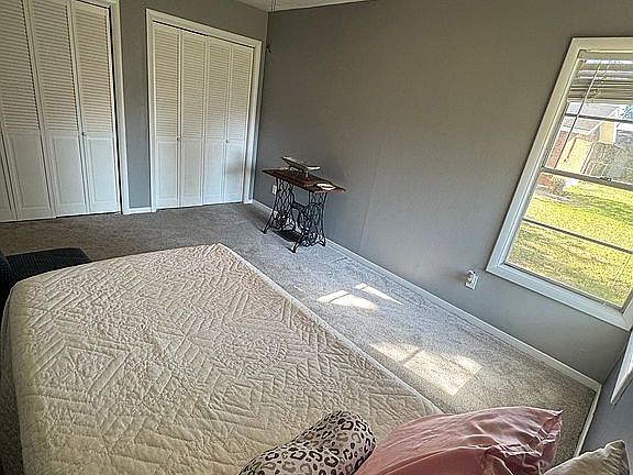 5th image of 519 Travis St