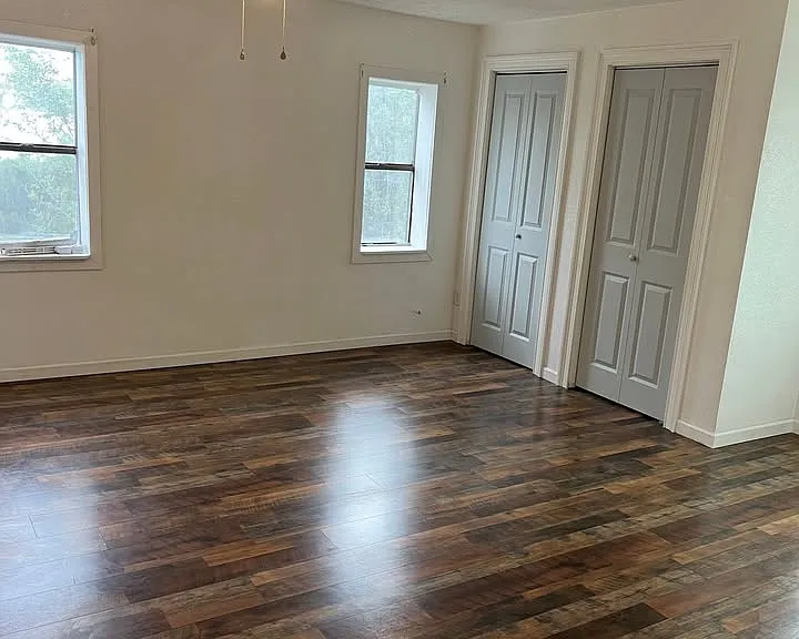 305 Downs Dr — Photo 9