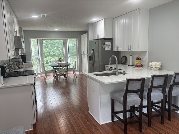 4th image of 5141 English Village Dr