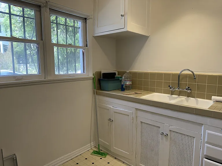 1322 Miller Dr — Photo 5