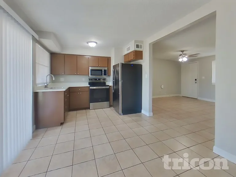 2932 W Caribbean Ln — Photo 6