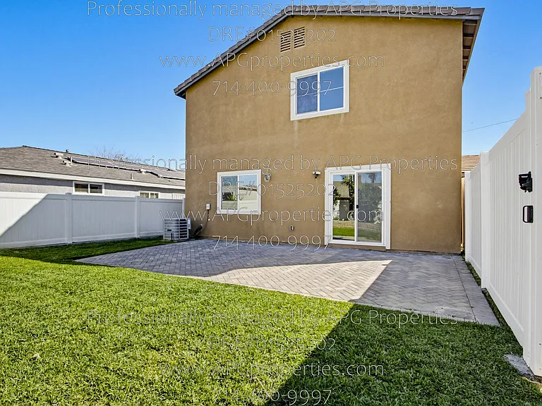 139 Thompson Ave — Photo 51
