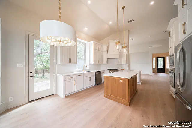 7523 Steeple Dr — Photo 2