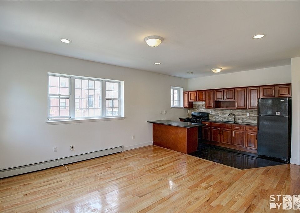1st image of 330 Clifton Pl #1C