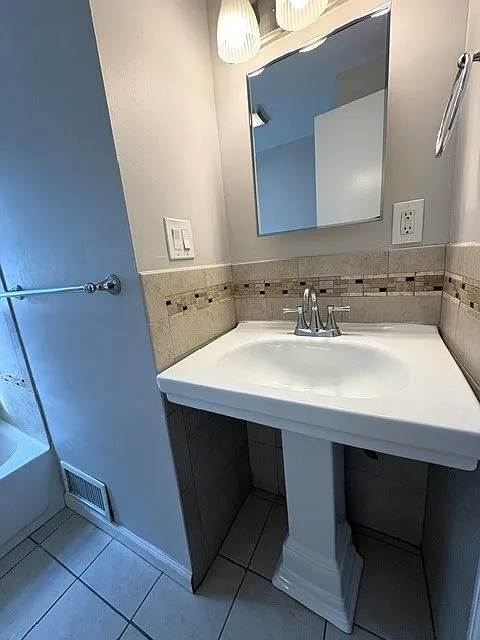 2 bed, 9999 sqft, $2,449 — Photo 2