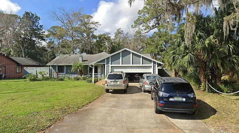 405 Cherrywood Dr — Photo 2