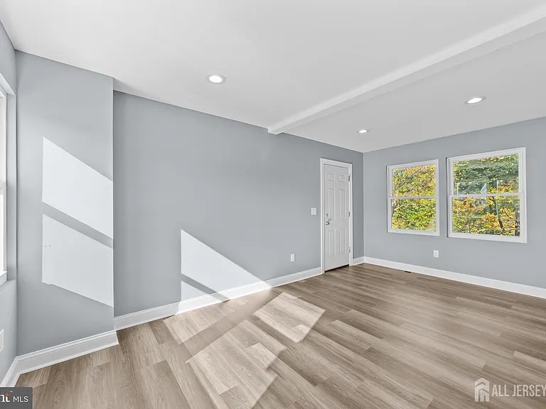 245 William St #A — Photo 9