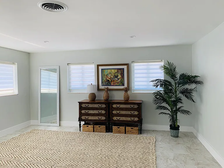 114 Oleander Cir — Photo 9