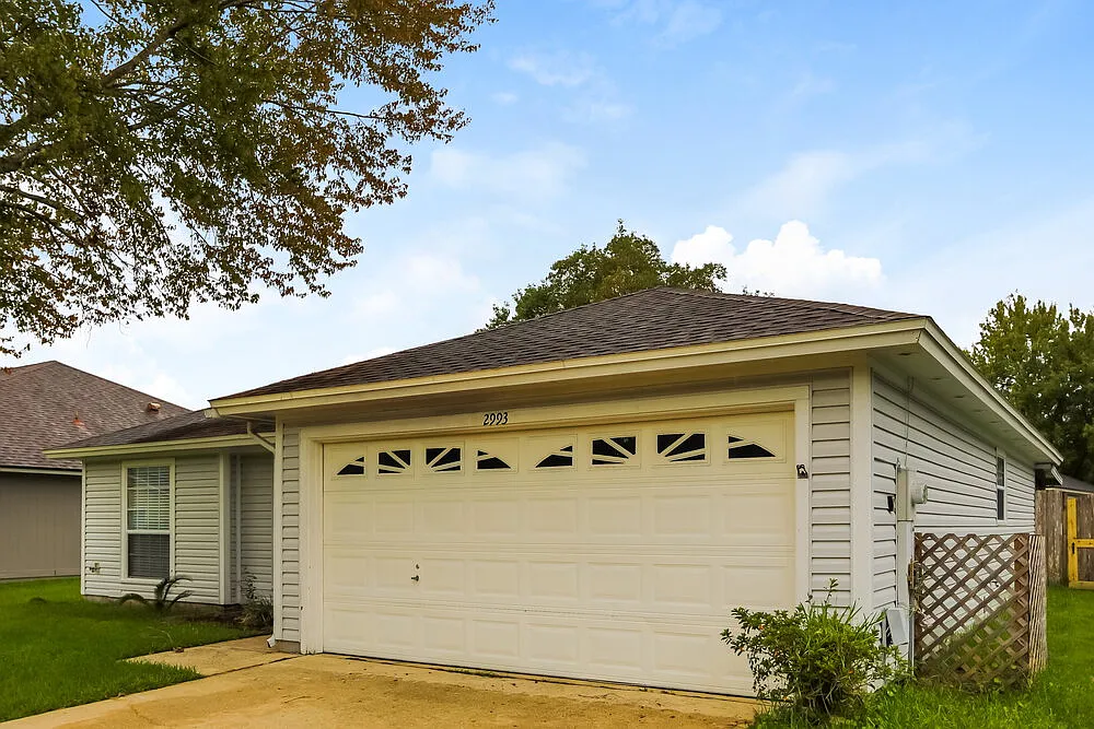 3 bed, 2.0 bath, 1277 sqft, $2,570 — Photo 4