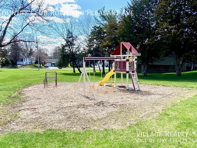 Country Club Rd — Photo 37