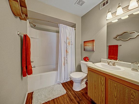 5th image of 1002 SW 89th St APT 204