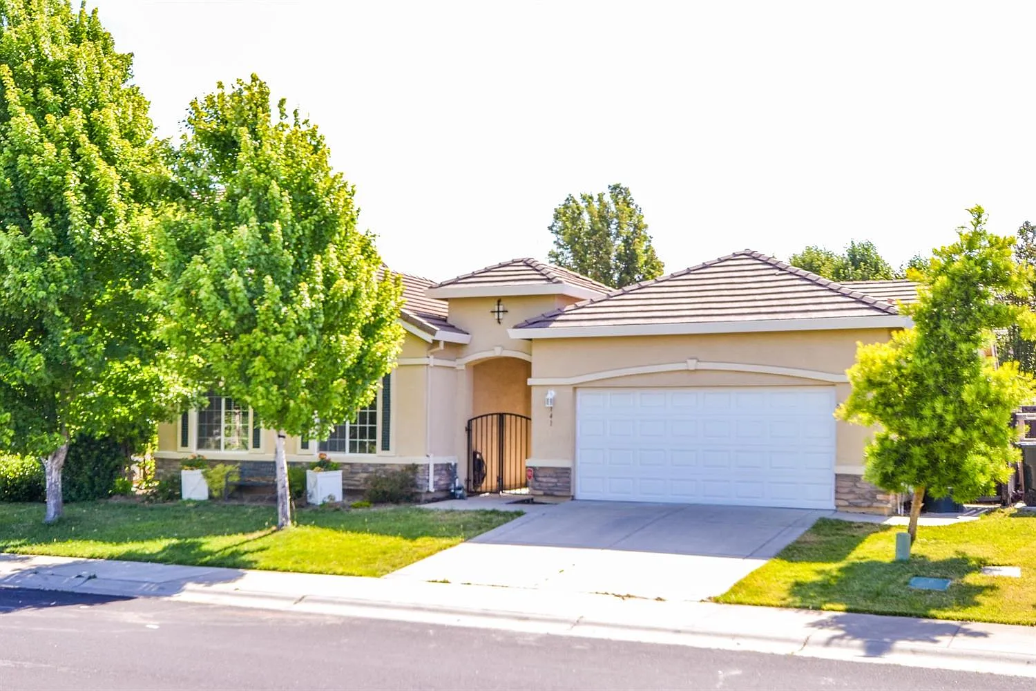 141 Orcutt Cir photo 1